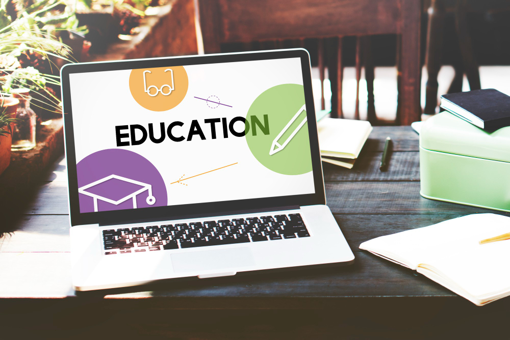 The 4 Best Online Course Creators for 2022: Make Interesting Courses and Engage Your Students