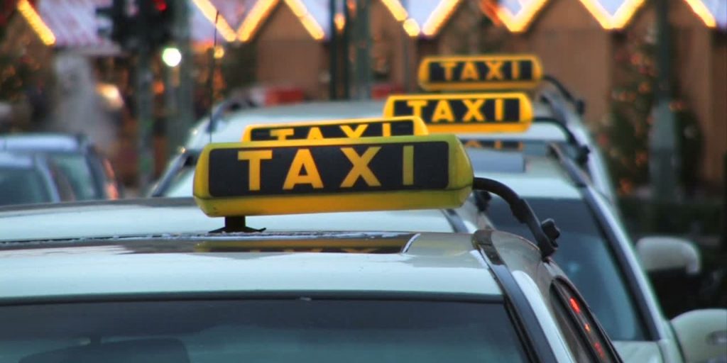 How Uber and Taxis Set Prices?